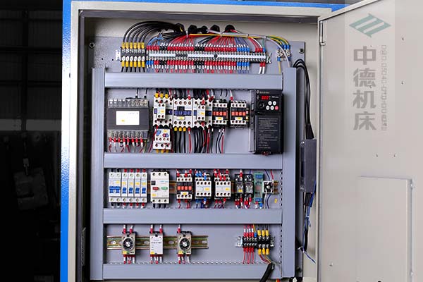 ZDS-2032采用正品電氣元件，裝有變頻驅動，控制精確，穩定耐用壽命長.jpg