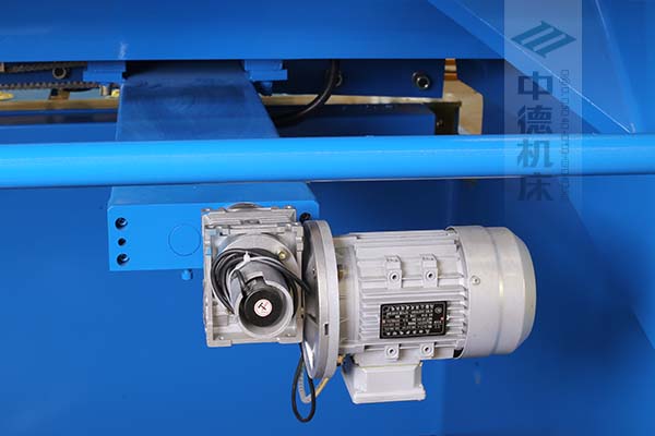 ZDS-2032后擋料AC電機與減速器一體，故障少，速度快.jpg