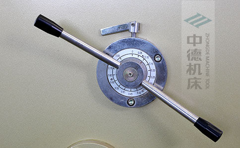 ZDS-640剪板機(jī)刀片間隙手動(dòng)調(diào)節(jié)器，刻度清淅，調(diào)節(jié)省力又簡便.jpg